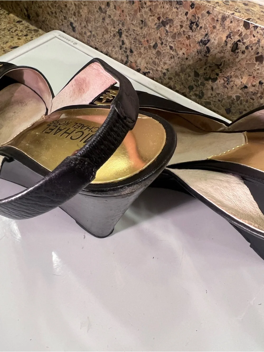 Michael Kors Sz 8.5 Black Leather Peep-Toe Slingback 4” Heels Gold MK Emblem
